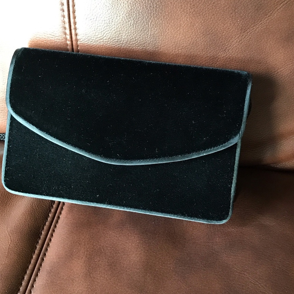 🍃🍂Valerie Stevens black velvet evening bag. Inside it has a pocket and mirror